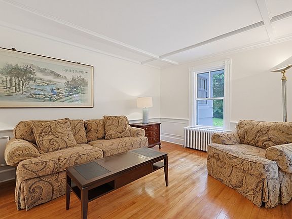 5th image of 78 Franklin St