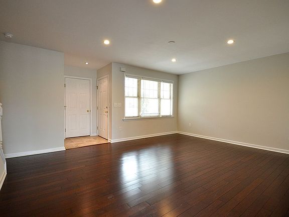 3rd image of 606F Oakwood Ave