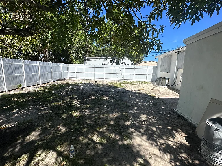 2319 NW 12th Ct — Photo 18