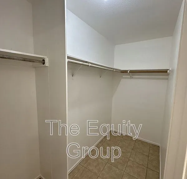 1323 S Court St — Photo 17