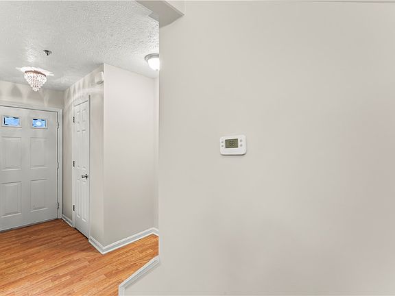 5th image of 1424 Meadowbrook Dr
