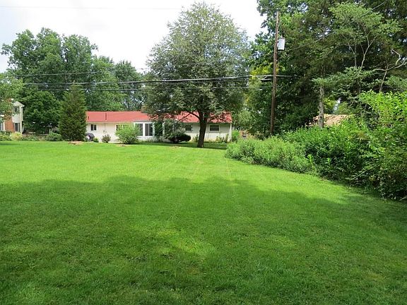 4th image of 723 Garrett Dr