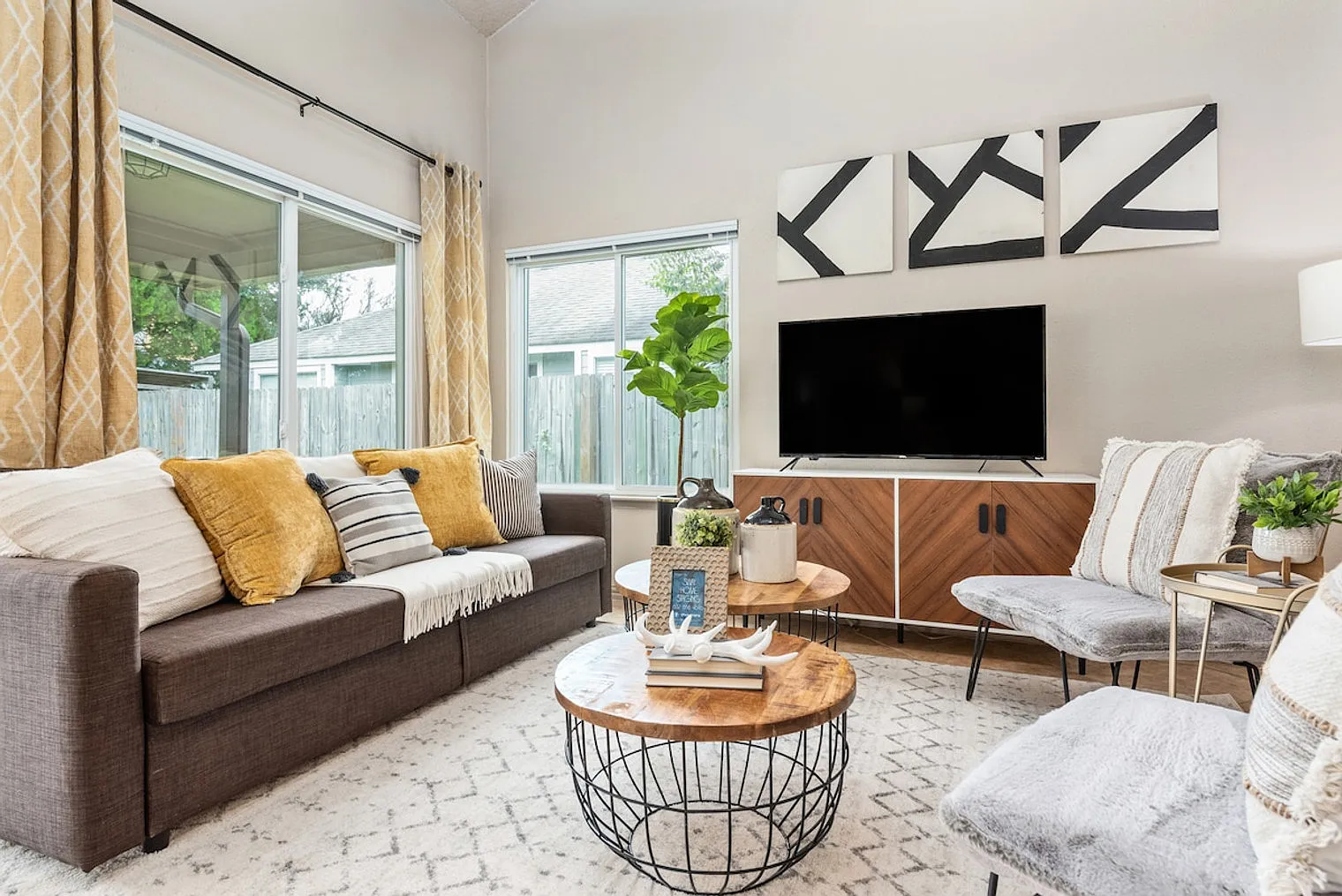2 bed, 1.0 bath, $4,933 — Photo 1