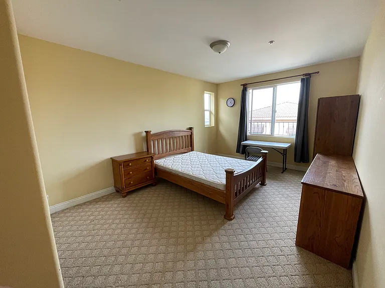 407 Russell Ave — Photo 2