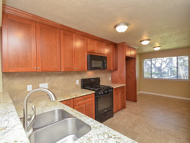 15337 Falmouth Ave — Photo 2