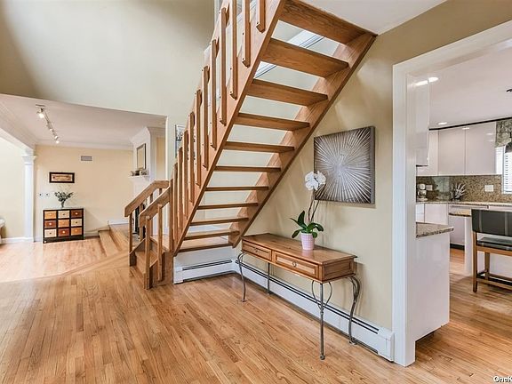 5th image of 30 Jefferson Landing Cir