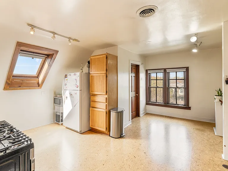 2837 N Downer Ave — Photo 8