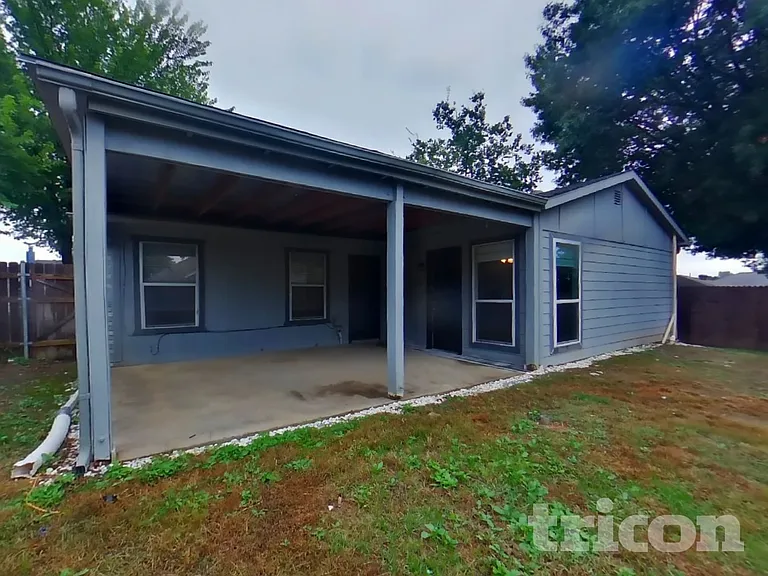 420 Deauville Dr — Photo 14