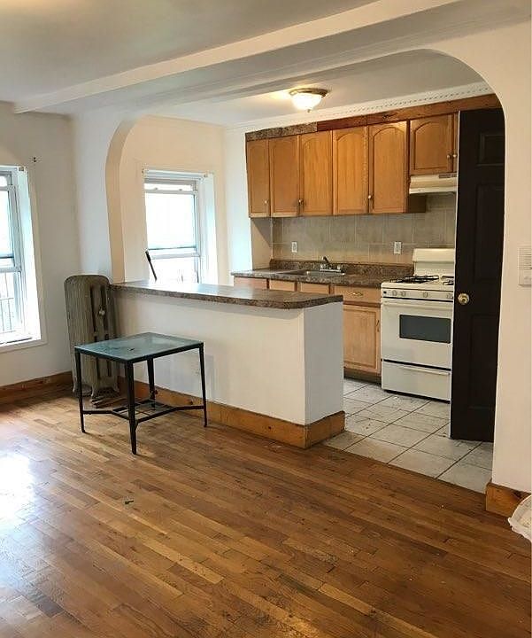 1st image of 20 Vernon Ave APT 4