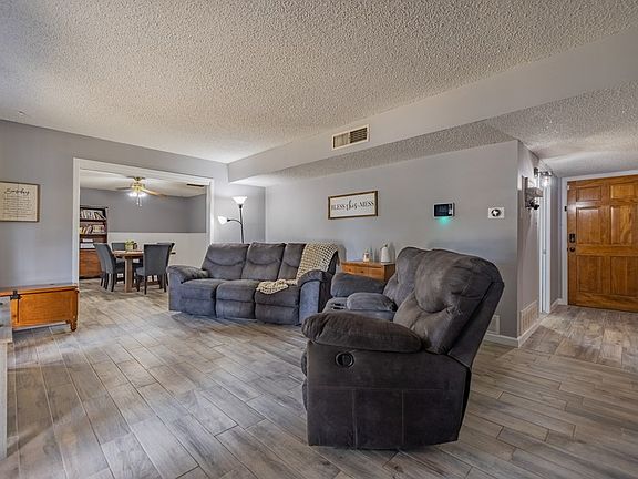 4th image of 1705 Royalty Ave