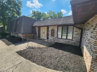 7146 Ashlawn Dr, Brecksville, OH 44141