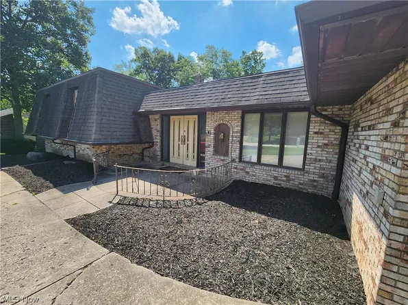 7146 Ashlawn Dr, Brecksville, OH 44141