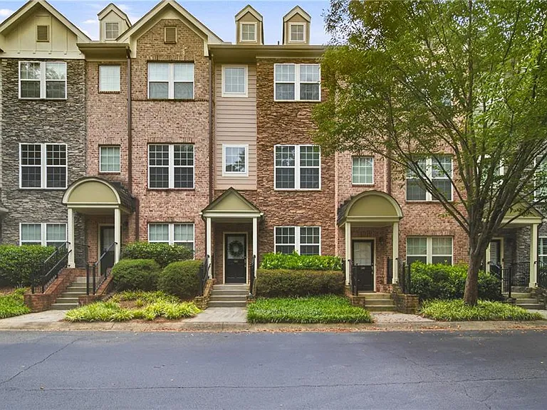 1231 Ashford Creek Park NE — Photo 1