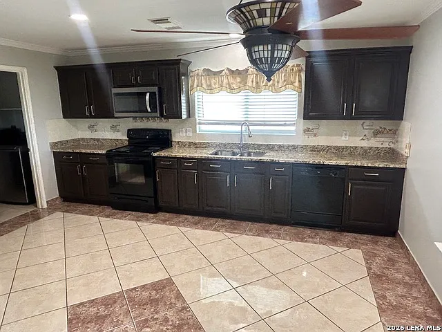 4 bed, 2.5 bath, 2959 sqft, $2,500 — Photo 4