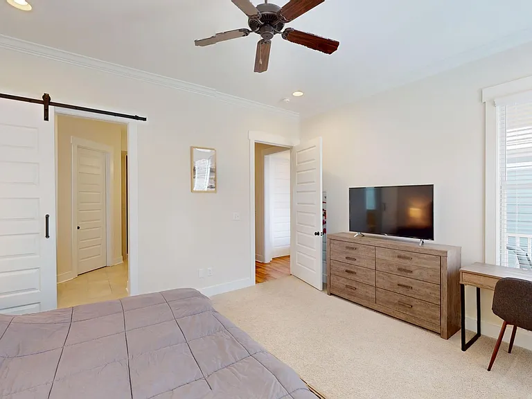 202 Northlake St — Photo 13