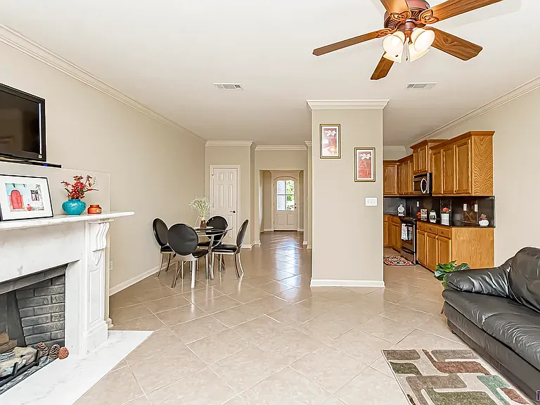 6342 Surrey Ln — Photo 6