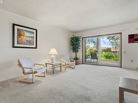 4th image of 11490 SW Crown Dr Unit 2