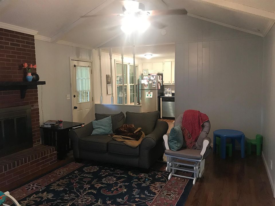 2nd image of 825 Chrisman Dr
