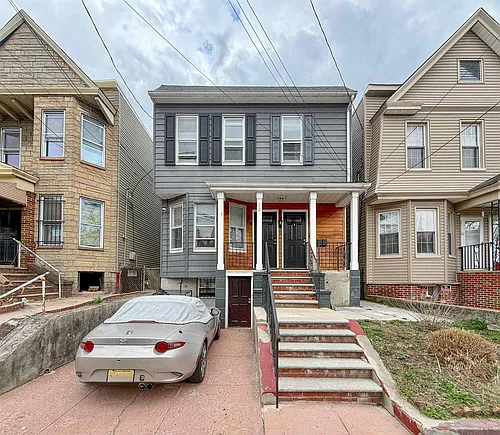 12 Romaine Ave Photo 1