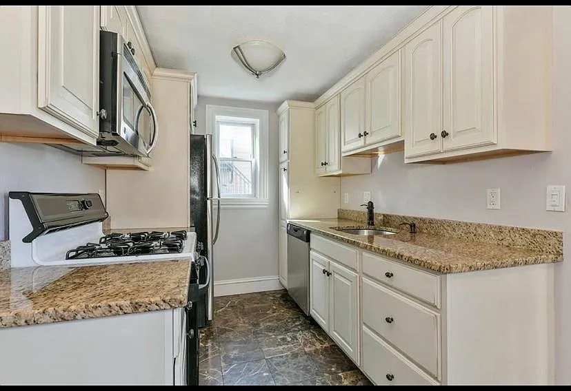 2 bed, 900 sqft, $2,995 — Photo 4