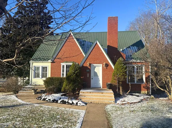 321 Riverside Dr, West Liberty, KY 41472