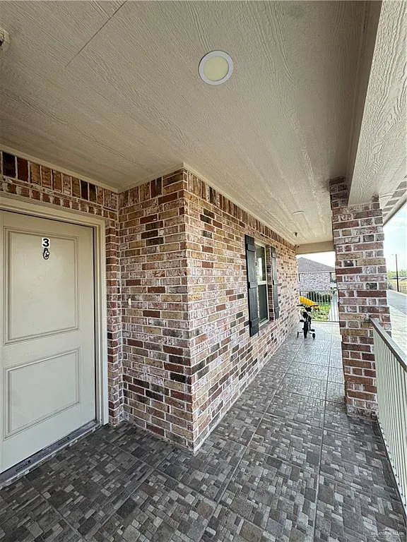 3 bed, 2.0 bath, 1500 sqft, $1,350 — Photo 2