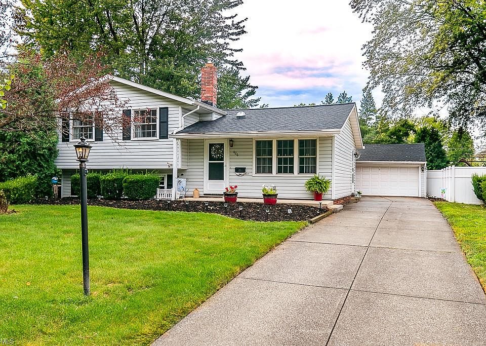 1st image of 426 Waterbury Dr