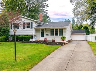 426 Waterbury Dr, Eastlake, OH