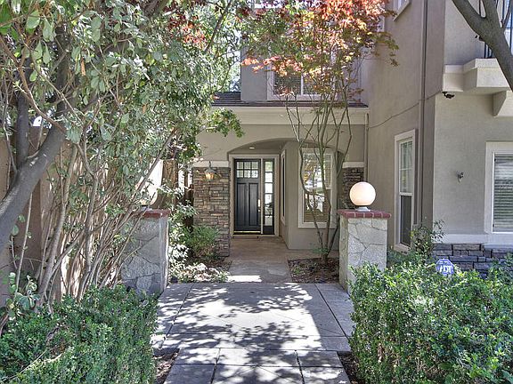 3rd image of 41821 Mission Cielo Ct