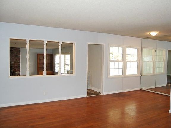 5th image of 14114 Hindry Ave