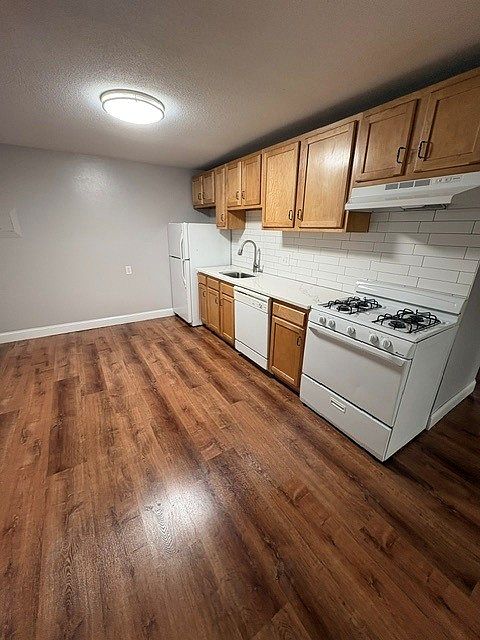 1st image of 10 Fuller St #17