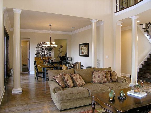5th image of 2301 Castle Creek Dr