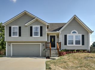 1013 Madelyn Dr, Kearney, MO 64060