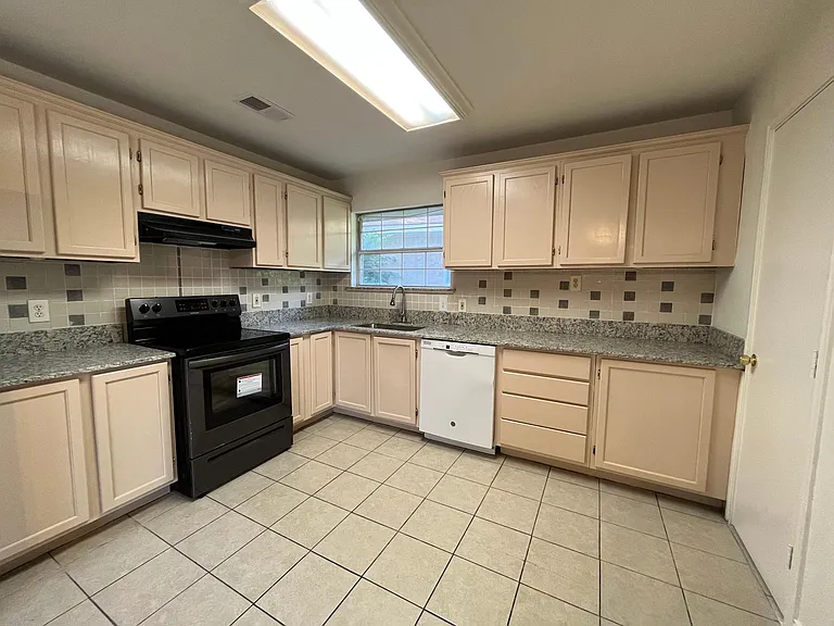 8936 Angleton Pl — Photo 13