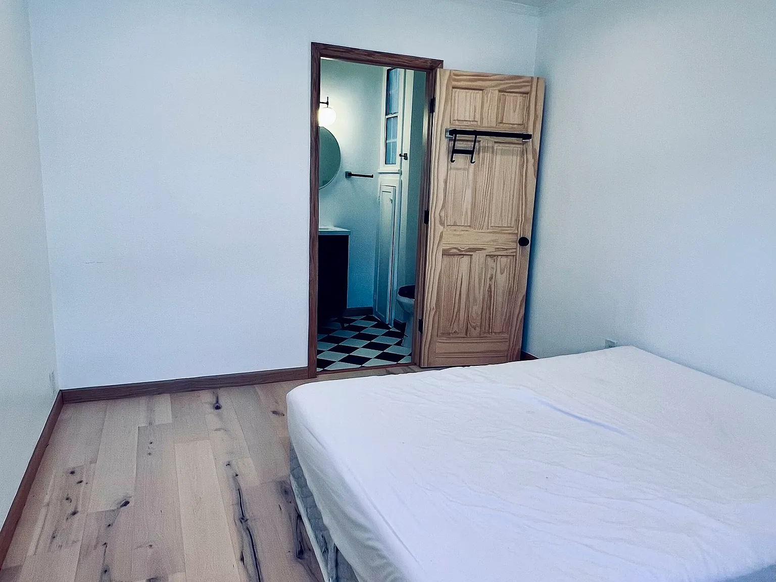 1 bed, 900 sqft, $2,200 — Photo 4