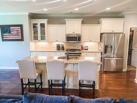 4th image of 9000 Meadow Gardens Cir