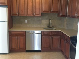 832 Cricket Ln, Woodbridge, NJ 07095