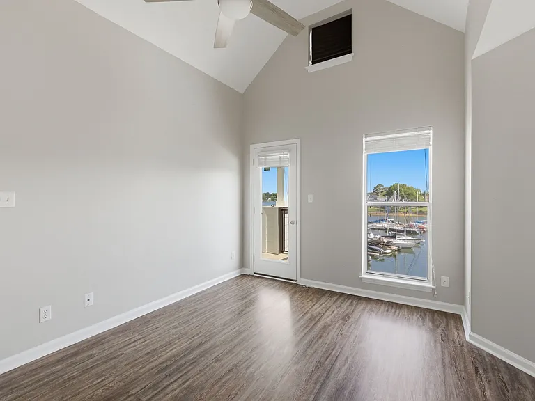 18705 Vineyard Point Ln — Photo 10