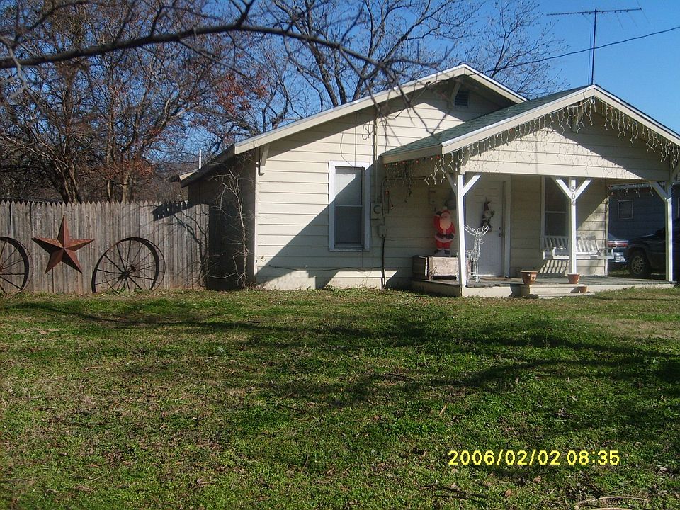 2nd image of 304 N Aquilla St