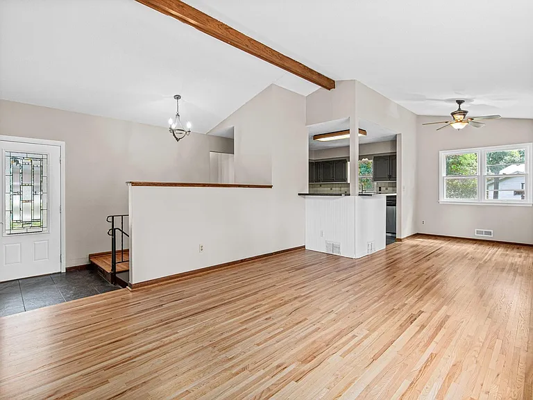 3225 Lanewood Ln N — Photo 5