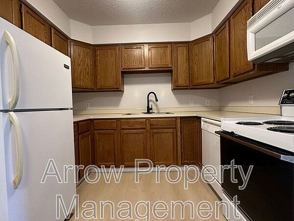 2nd image of 535 W Saunders Ave Unit 9