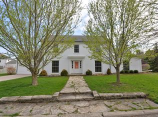 215 Lakecrest Dr, Racine, WI 53402