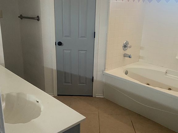5th image of 2804 Littlewood Dr