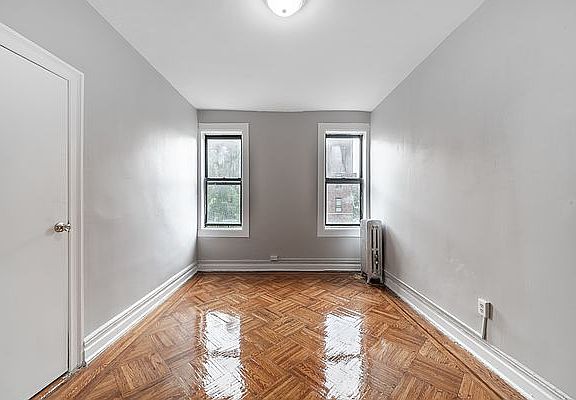 3rd image of 880 47th St APT B3