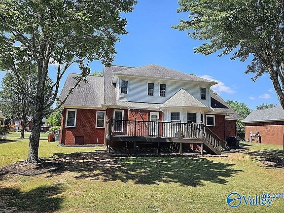 3rd image of 125 Lansdowne Dr