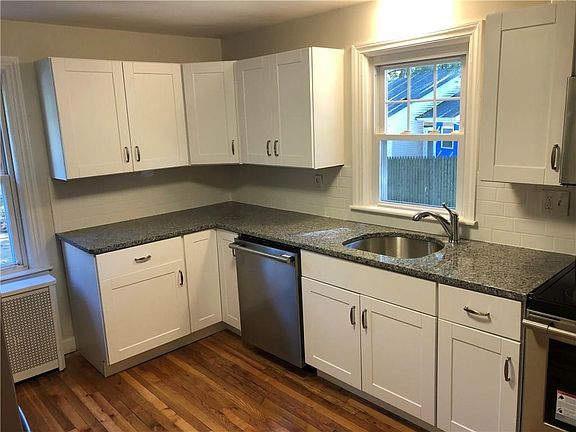 3rd image of 3 Oakwood Ave