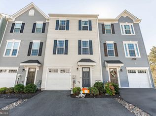 16 Hunters Dr, Gilbertsville, PA 19525