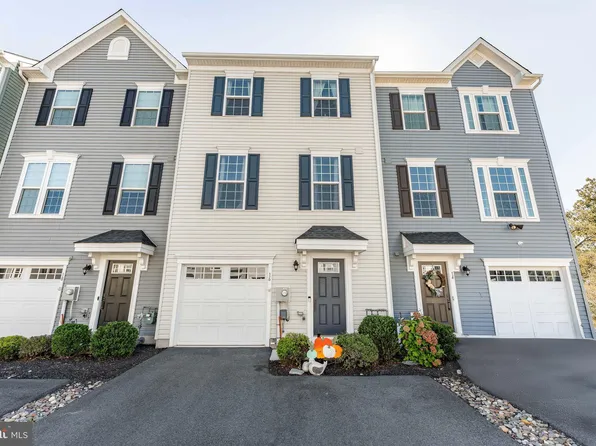 16 Hunters Dr, Gilbertsville, PA 19525