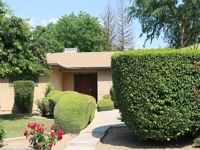 1439 Fowler Ave photo 1