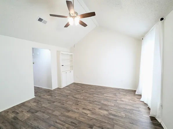 402 Lee Dr APT 4B, Baton Rouge, LA 70808